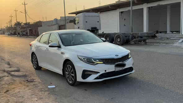 كيا أوبتما خليجي موديل 2019  محرك 2400 رقم جديد (فقط تثبيت لوحات باقي ) بيها طلقه بالبنيد ومكانات جدا بسيطه موضحة بالصور تحتاج تعديل عالبارد ( مكفوله من الصبغ والتبديل عدا سحب كات باب جهة السايق .. رقم بصرة باسمي تحويل مباشر 
السعر المطلوب 180 الف
***********
