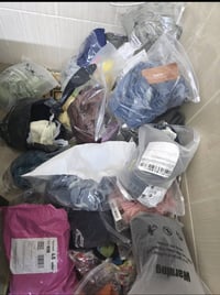 عندي 45 قطعة ملابس نسائية بيع شلع تفاصيل اكثر تعال خاص او عبر واتساب 0...