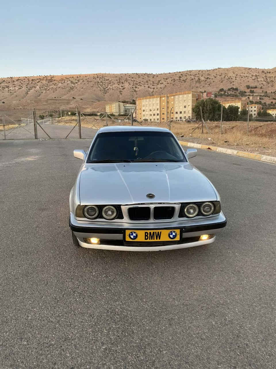 ه ره تا به ناوي خوايي گه وره
بیئم ٥٢٥ مۆدیل ١٩٩٢
ئارم پلاستک هەولیر بەشەرت
یەک ژمارەی هەلە نیە
کیرو مەکینە بەشەرت
مەکینە دەبل دجیتەلە بەشەرتی ئەوەی بوخاری نەبیت
دووجام کارەبا ئاونە کارەبا
 پەردە بیلاد
دەعم و لیدرانی نیە بەشەرتی موس و براوە
سەیارکە زۆر بەقووەتە
نرخ ٣٧وەرقە کەمیک مەجەل
***********

***********
