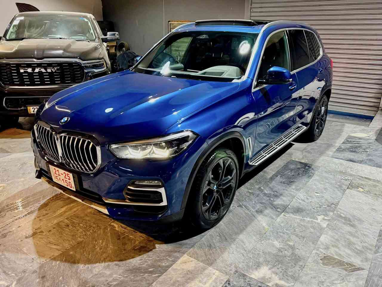السلام عليكم ورحمة الله وبركاته
للبيع بسعر  37.500$

#BMW X5 sdrive 40i

الموديل : 2023

العداد : 30الف مايل

الفئة : LUXURY LINE 

المحرك : سعة 3.0 لتر توين توربو پاور 335HP 🚀

المواصفات 
( بانوراما ، دواخل جلد لون جملي بلادي ، داتا شو ،حساسات ورادارات امامية خلفية ، صندوق قطعتين كهربائي ، لايتات متحركة مع الاستدارة ،  حساسات ورادارات امامية خلفية ، كاميرا خلفية ، الخ… )

وارد امريكي حادثها بنيد مبدل مصبوغ + ربع الچامرلغ صبغ 

بدون ايرباك ، بدون شواصي

تصليح 100٪؜ بدون اي نقص

5UXCR4C01P9N67604

اللوحات : كاتي تترقم شمالي فقط

موقع السيارة : كركوك

للاستفسار 

***********
