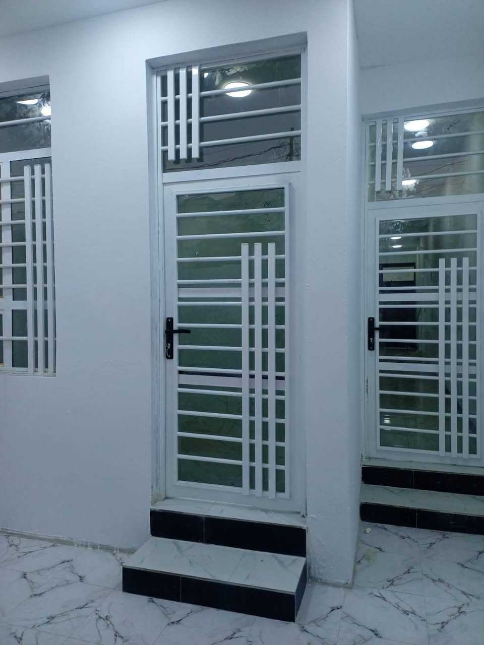 دار للبيع   (زراعي )
المساحة ١٠٠ 

الواجهة ٥ النزال ٢٠ 

البناء حديث كما مبين بالصور والفيديو 

والدار غير مسكون جاهز من كلشي 

(( طابق واحد )) 

يحتوي على استقبال ومطبخ وصالة وغرفة نوم والصحيات 

خدمات ماء وكهرباء ومجاري 

الموقع // بهرز - حي الشرطة قرب جامع الشكور عامود 6 

للاستفسار /***********
