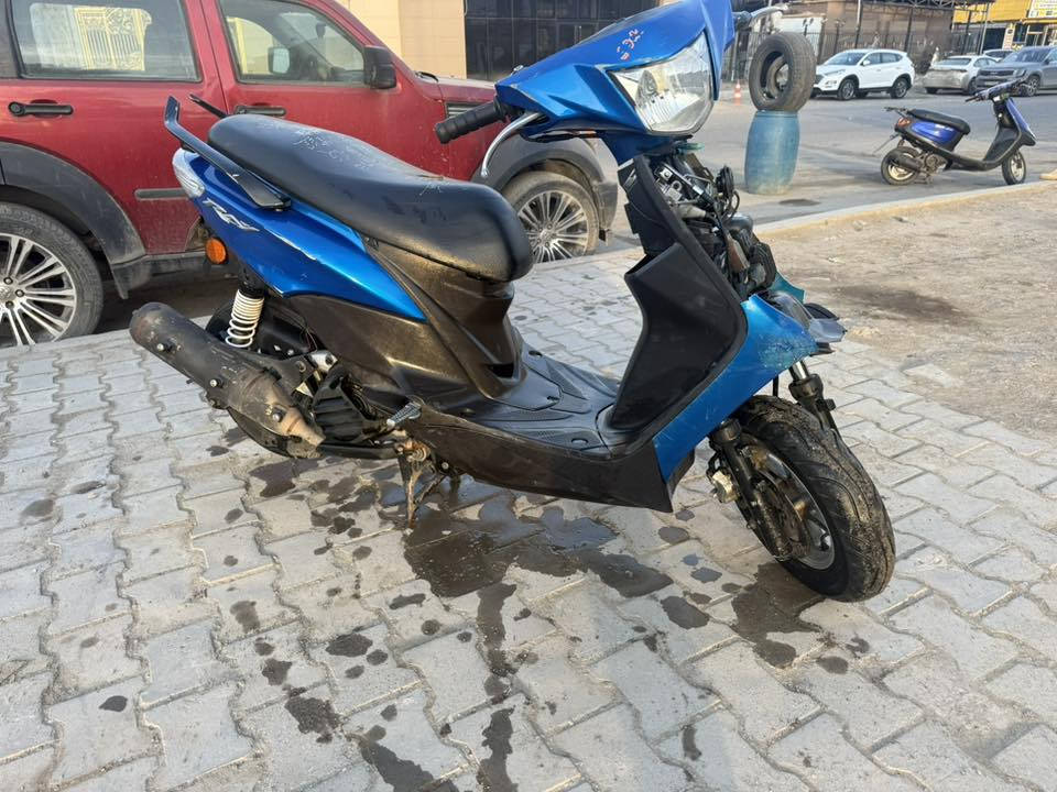 درجه جيتي آر حديث درجه جديده مكفوله محرك وكفرات ما صاله 3اشهر من نازله من الرمبه فقط بجم ما بيه سويت بيه حادث جاملغه لأمامي موجود وياه بس بدون بجم امامي السعر 800 وبيه مجال العنوان شارع فلسطين الرقم ***********
