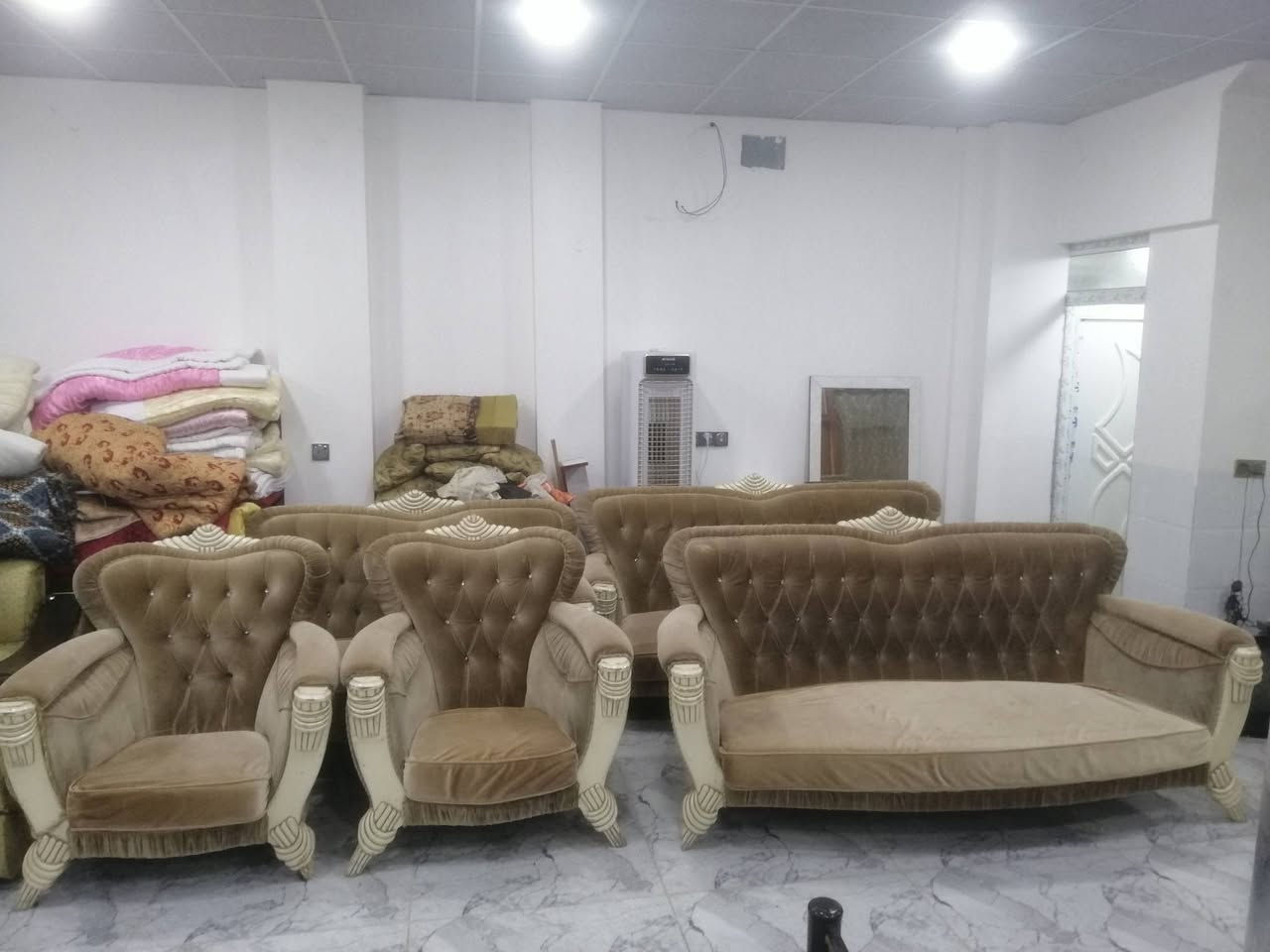 طخم قنفات ملكي 10 مقاعد 150 الف نهايتها حي الاربجية مدخل التسعين بالقرب من جامع البيت المحمدي ***********  /  ***********  واتساب
