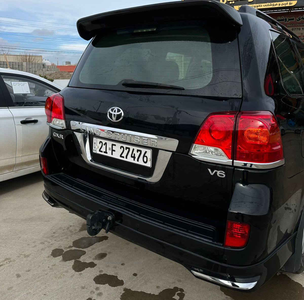 تویتا لاندکروزر 2012
بێ بویاخ
gxr فول 
گێڕو مە کینە بە شە رت نە کراوە تە
سە نە وی تازە یە بە ناوی خۆمەوە یە
142هە زار ڕۆشتە هە مو گیانی لە سە ر شە ریکە یە
شوین سلیمانی
***********
