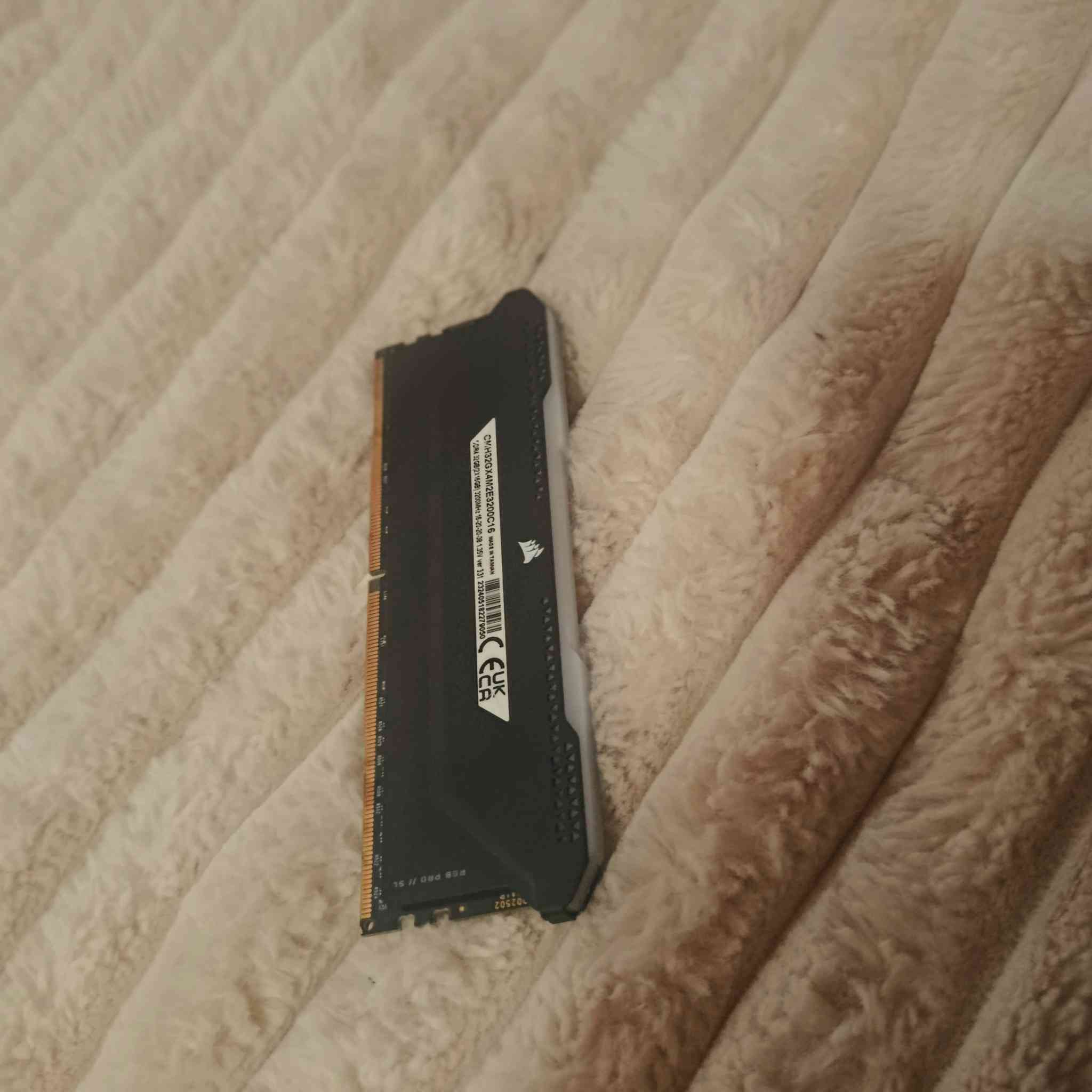 السلام عليكم
بيع رام 16 كيكابايت
ddr4
3200 MHz
كروسيرا RGB
سعر: 100 الف


**إذا كنت صاحب هذا الإعلان وتريد حذفه لأي سبب، رجاءا أرسل رسالة إلى الدعم الفني**