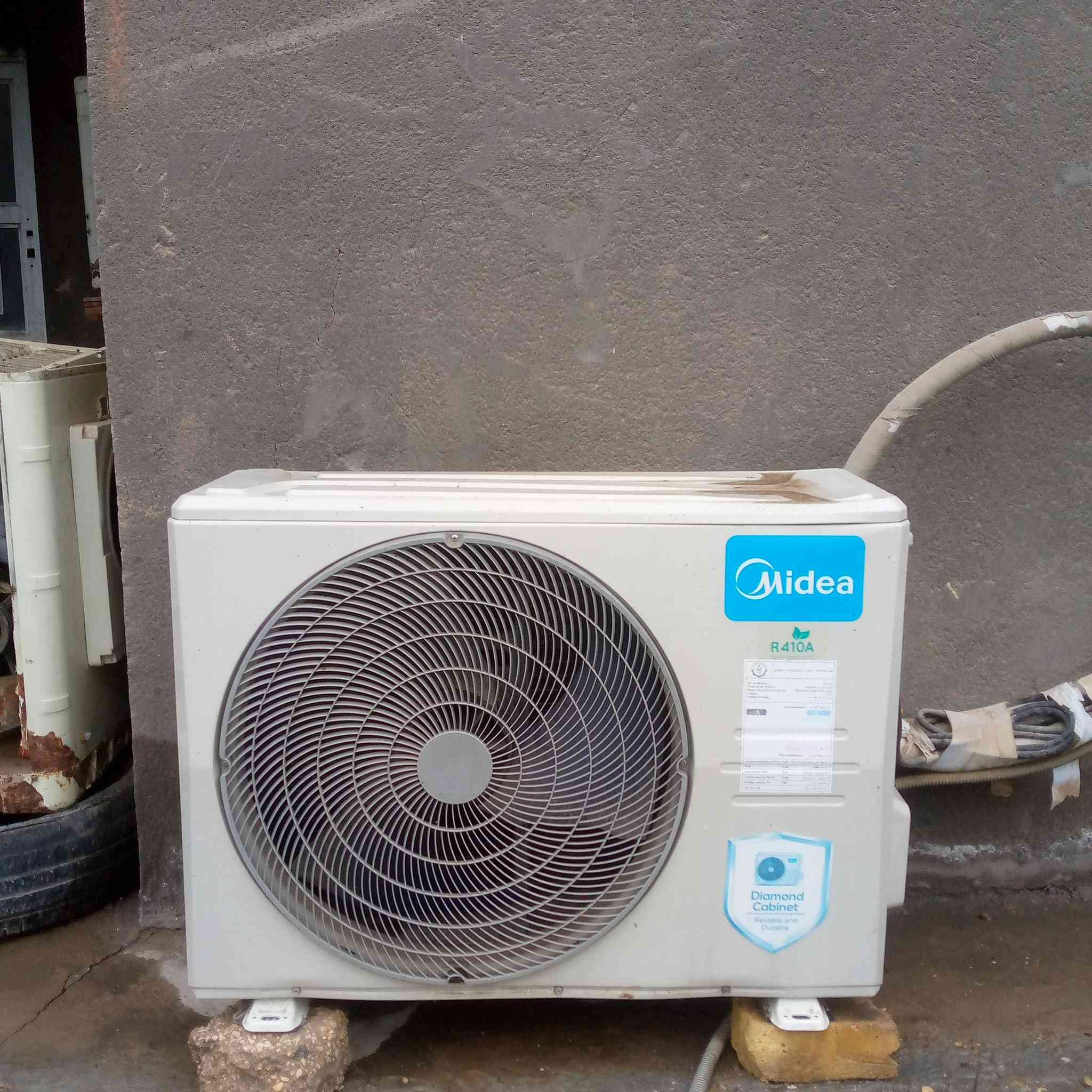 السلام عليكم ورحمة الله تعالى وبركاته اخوان سبلت ميديا استعمال موسم واحد نظيف اخو الجديد ما داخل تصليح للبيع سعره 500 وبي مجال 

***********
