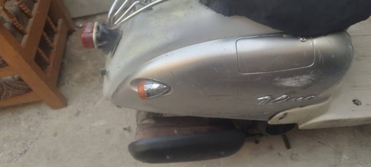 السلام وعليكم دراجة كلاسك لبيع كلهه شغال لايت شاير هورن كيلو متر شلهه معدل صات اكسل مابيهه ١٨٠قفل بكاني بغداد الحسينيه ***********
