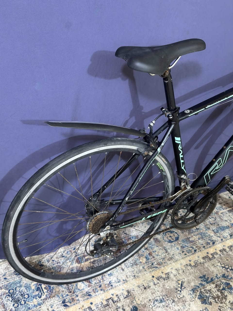 ━━━━━━━━━━━✦✧✦━━━━━━━━━━━
🚴‍♂️ بايسكل رود سباق 🚴‍♂️
⚡️ الموديل :c700 الرياضي
⚡ حجم : 28 
⚡️ المعدن : المنيوم 
⚡ باله أصلي كسر حاوية
⚡كيوره (7x2) نمره شيمانو اصلي 
⚡️الحالة : جاهز بدون نقص ونضيف جداً
💰 السعر : 160  
🚚 ويوجد توصيل

📞 للاستفسار : *********** واتساب 
+مازنجر 
━━━━━━━━━━━✦✧✦━━━━━━━━━━━
