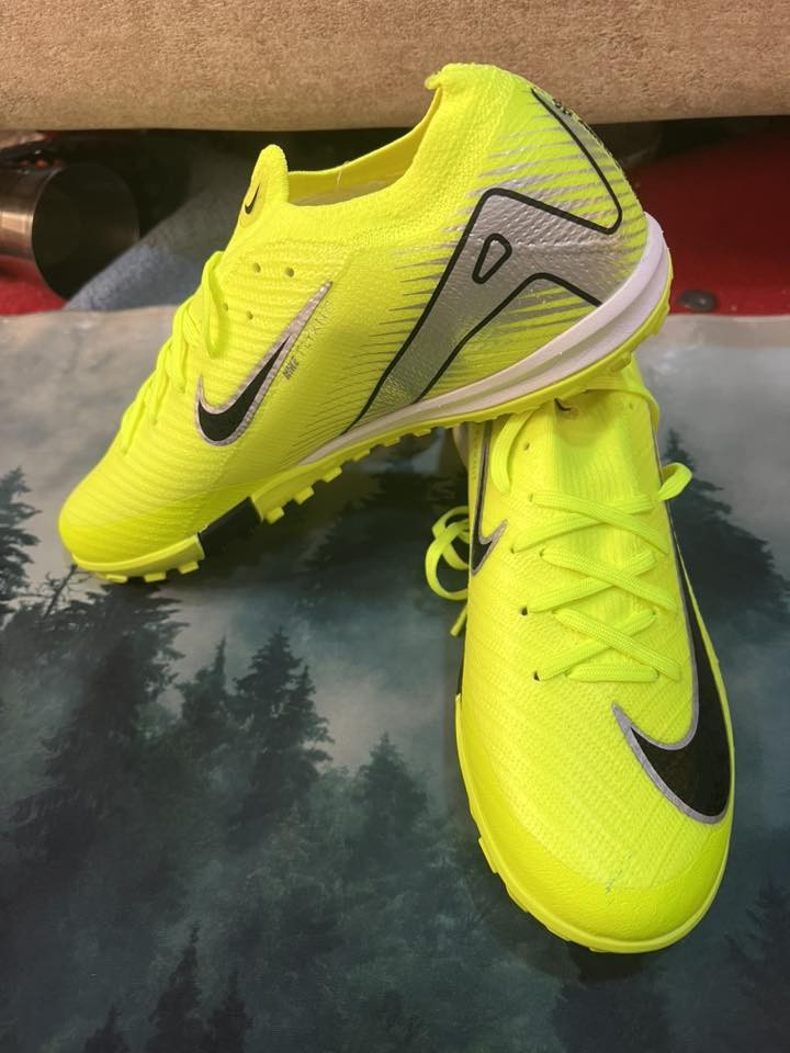 حذاء رياضي أوروبي جديد اصلي قياس 40 سعره خاص مسنجر


**إذا كنت صاحب هذا الإعلان وتريد حذفه لأي سبب، رجاءا أرسل رسالة إلى الدعم الفني**