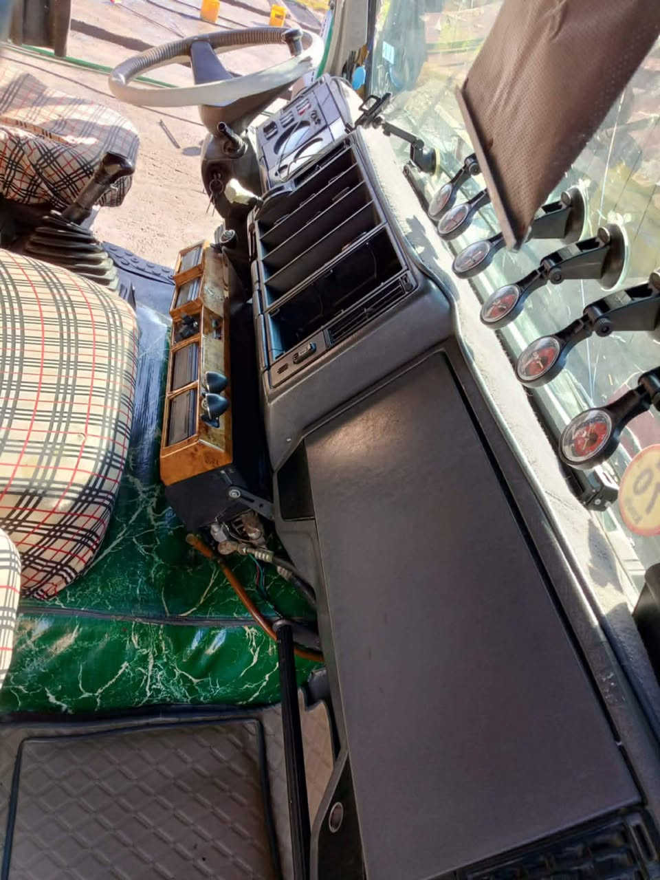 اعيد النشر بسبب الوعود السلام عليكم للبيع كرواتي مديل92 مكينه44 كير 160 مجموعه جيئف مكاني النجف الاستفسار  مكلف بلنشر
***********
