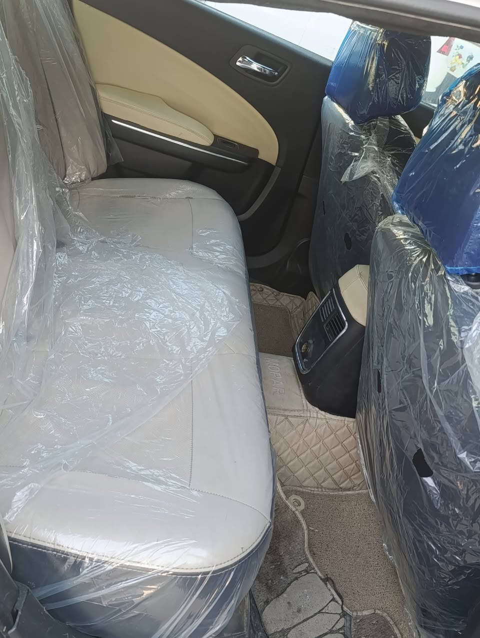 السلام عليكم اخواني رجان مكلف بل نشر جارجر موديل 2012 بدون ضرر شرط قطع مامفتوحه فقط ونه بل اكسن هيه غرمات صفر رقم نينوى جديد انكليزي تخم تايرات كلو جديد تخم وره كدام جديد كهربيات شغلاه يعني بوجهك للخط شرط السياره كلشي حلوه تحويل شرط كبل رقم جديد انكليزي
السعرررر 148بيها مجال قليل 
***********
***********بيهم واتساب
