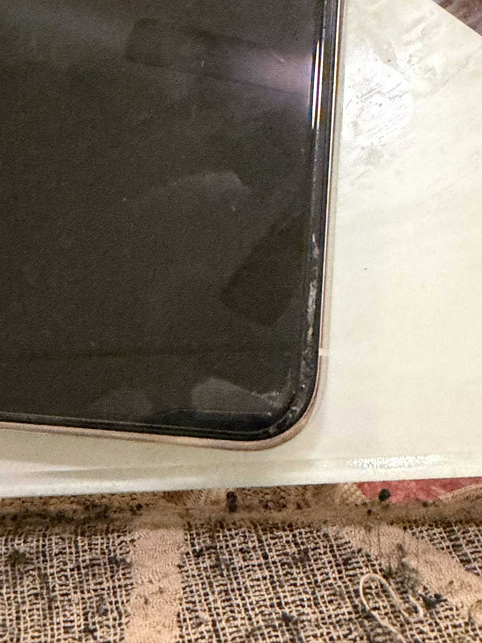 ايفون 11 برو ، ذاكرة 64 ، بطارية 77، جهاز نظيف مابي اي عطل ما مفتوح ابداً كامرة فيس اي دي شغال فقط اثر بالشاشة مثل ما موضح بالصورة وما مأثر على اللمس ، بغداد بسماية ***********
