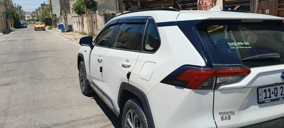 السلام عليكم
راف فور ٢٠٢٤ وكاله ساس 
ماشيه ٣٩ وقابل للزياده 
بعدها بضمان 
هايبرد 
فتحه
بصمه
مري شفط
حساس امامي خلفي 
وباقي المواصفات معروفه 
٢٨٥ بيها مجال قليل جدآ 
مكان بغداد الغزالية 
***********
