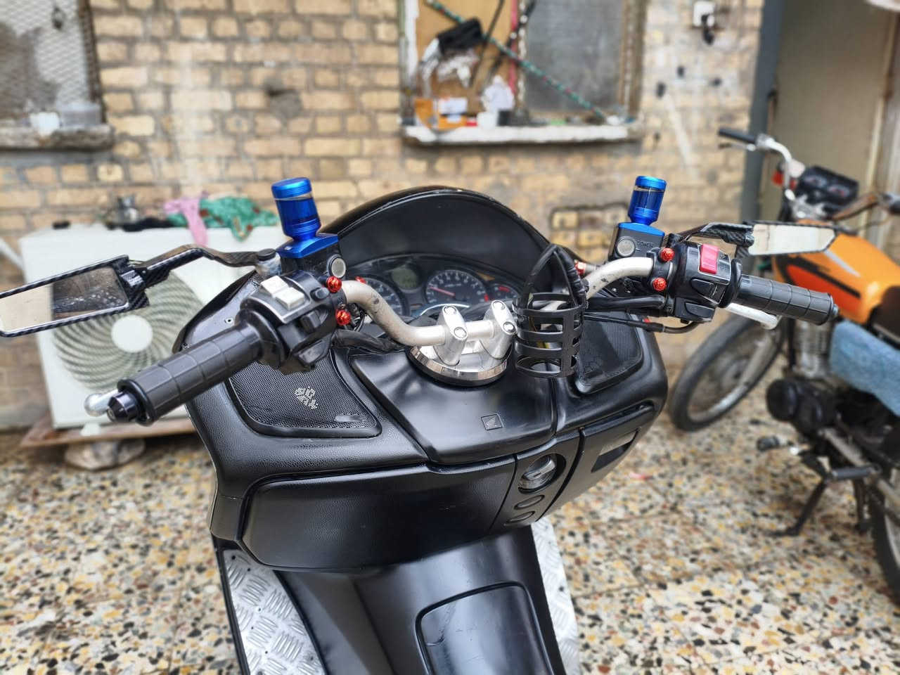 دراجه فورزه 08للبيع او مراوس  دراجه اوراق مكفوله
مراوس بوكسر اويراني حسب قناعه شرط اوراق 

08 اوراق كامله كمرك مدفوع عوزها بس ترقيم دراجه مامفتوحه نكره سلف بكل وقت دراجه نضيفه مثل بل صوره وانضف 

زنون  ستان حساس وجه بومه تايارت زوج جديد دراجه ماعوسهاا شي بس سايق 

اتصال: ***********
واتساب ***********

رجاً مو شراي لا يتصل 📵
