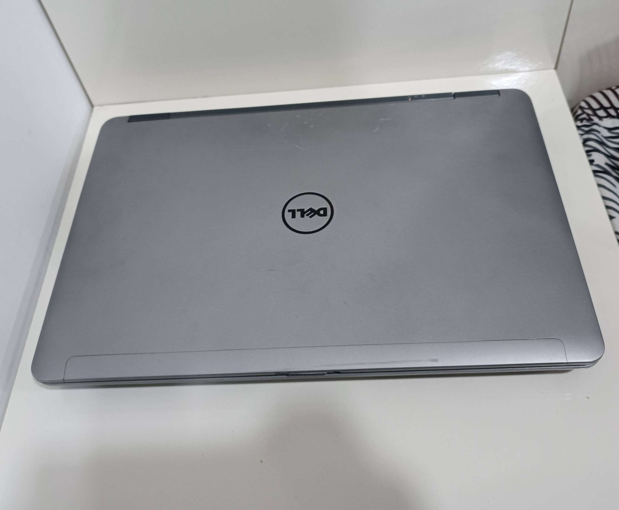 #لابتوب_للبيع 💢
الشركة :- bill
الاسم :- Dell Latitude E6540
حجم الشاشة:- 15.4 انش
المعالج :- cor i7
الرام 8GB
المساحة 256 هارد SSD
كارت شاشة خارجي " قابل للتغير والتطوير "
ويندوز 10 قابل للتطوير 
الجهاز يدعم تشغيل العاب قوية مثل GTA5 بكل سهولة 
السعر 245 الف وبي مجال 
للتواصل رقم واتساب او تكدر تترك رسالة بالتعليقات مكتوب بيها سعرك بدون لف ودوران 
الرقم ***********
