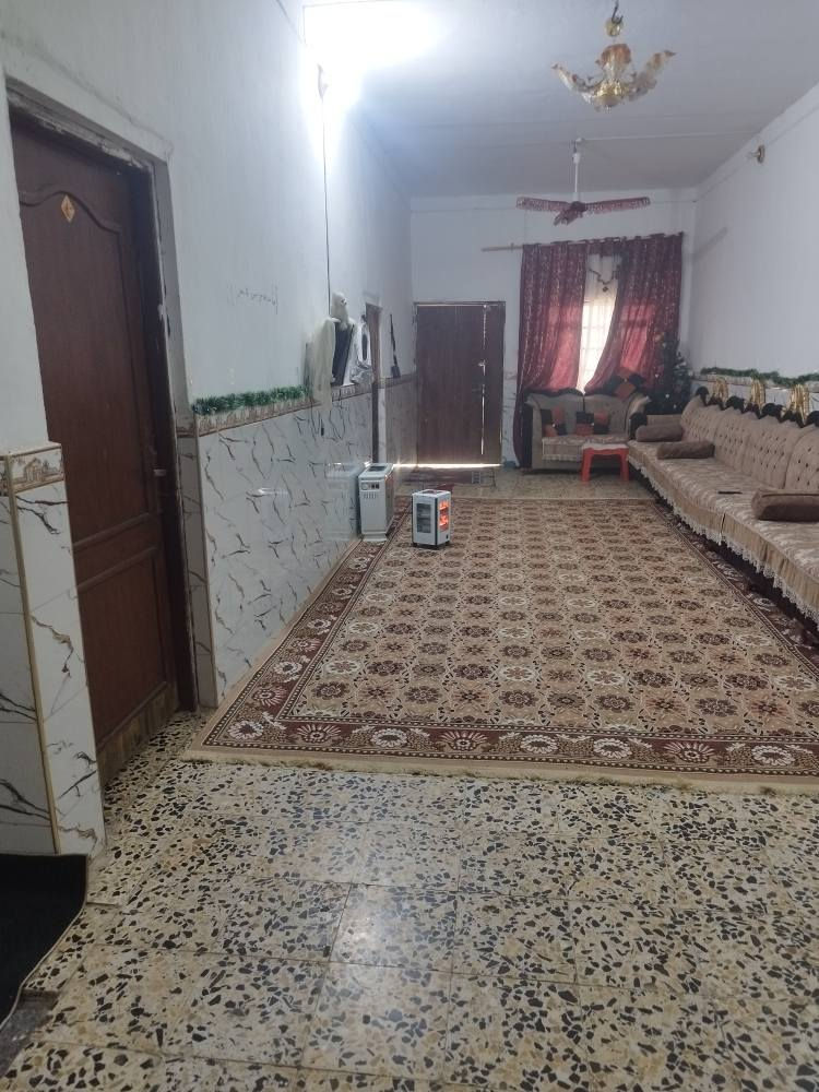 سلام عليكم بيت في ميسان منطقة الدوانم مقابل محطه مال بيت مخيلف مساحه 285 يتكون من  4غرف أو صاله 13أو دوأنيه أهم 13أو حمام داخلي وحمام خارجي 2تواليت أو مطبخ سعر 150وبيه مجال ‏‪ 0782 972 0480
