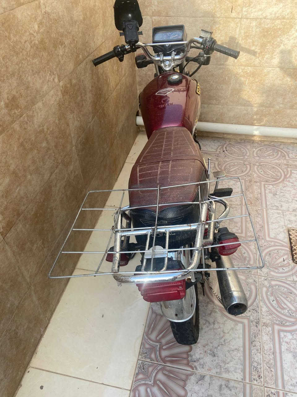 يالله 
السلام عليكم دراجه سونلك موديل 2022 منفيس كامل موجود وياها لاصرف لابخار كهربائيات كامله تشتغل تايرات جديده وياله مسطره شاصي قطرت لحيم مابي ولا فطر الدراجه خير من لله  عيبها فقط عينه مال كليج وبنز بريك الخلفي يعني مايكلفك 20الف الدراجه فول نضافه السعر 650شراي راسلني خاص و تدلل عنوان كركوك


**إذا كنت صاحب هذا الإعلان وتريد حذفه لأي سبب، رجاءا أرسل رسالة إلى الدعم الفني**
