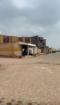 حي السياسيين • ٣٠٠م • محل تجاري