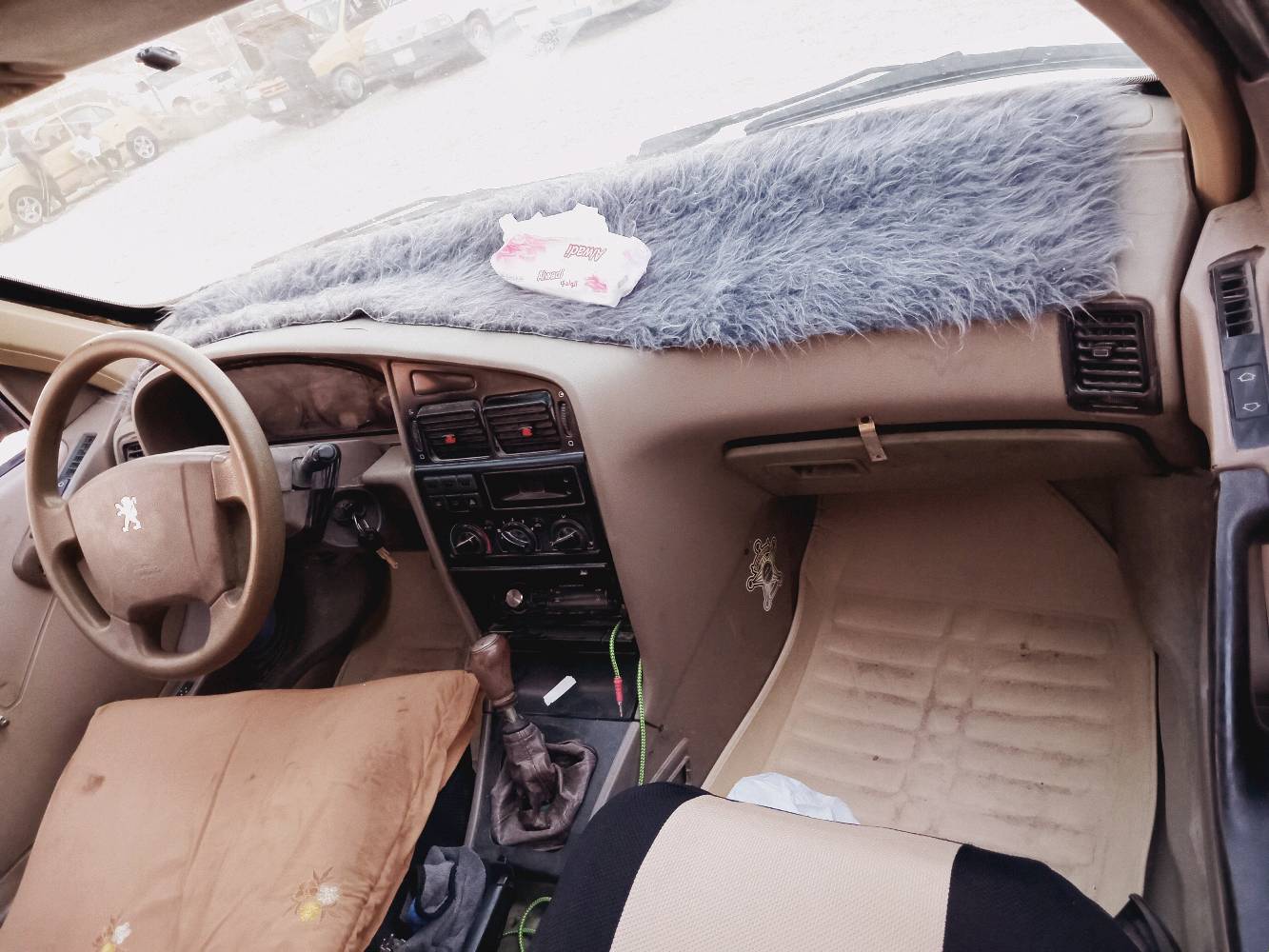 بيجو ٤٠٥ موديل ٢٠١٠ السارة مصفرة هيئة وغرامات كير ومكينة حلوات حدادية جديدة السيارة رقم نجف وراعيها بل نجف مداور ثاني يوم