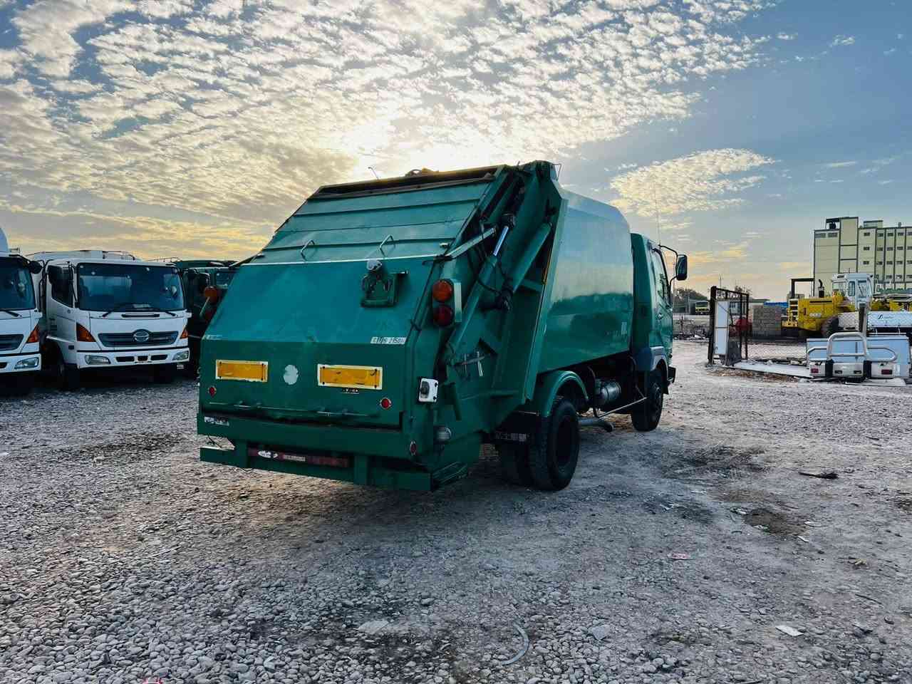 اللهم صل ع محمد وآل محمد 👍🇮🇶🇮🇶
فوزه كابسه نفايات كبسه 8  مكعب 
مكينه 17  /   6 سلندر دخول جديد 
 معرض النصر / قضاء النصر / ذي قار 
***********
***********
