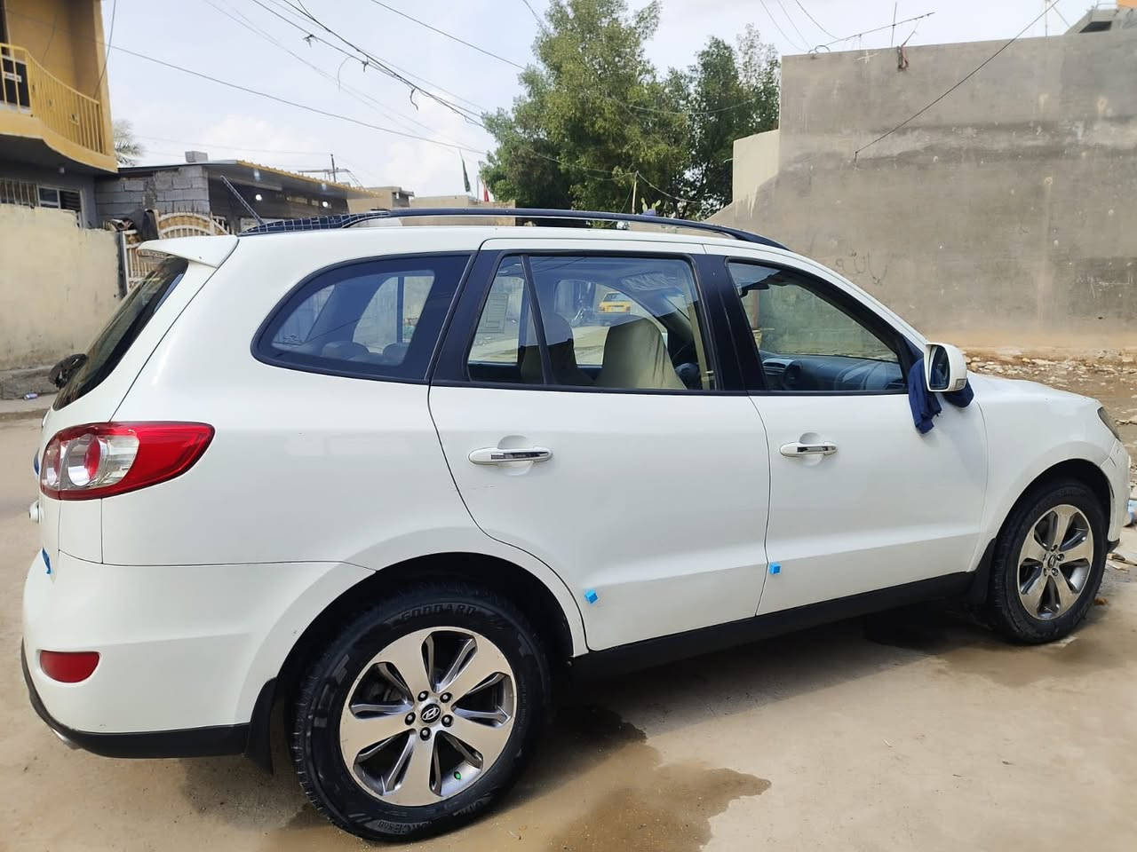 سنتافي خليجي موديل 2012
فتح وبصمة محرك 6سلندر 
بية شوية صبغ باب صندوك ولباقي كفالة 
سيارة كلش حلوة بل كارتون كاملة كل نقص مابية 
سعرة 150$وبية مجال حك جيتك 
مكاني بغداد جسر ديالى جديد 
بسمي تحويل مباشر
***********
