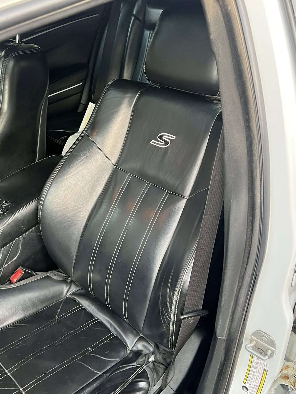 كرايسلر كندي (كلين تايتل)
موديل: 2017 (S) فول مواصفات 
بالعراق بيهه باب امبدل  
الممشى: 156mi
رقم: اربيل
اللون: ابيض
مواصفات :
بانوراما
تحكمات بل كشنات
عداد 260
تشغيل عن بعد
تدفئه بل كشنات الاماميه
مرايه تعتيم ذاتي
كشنات كهرباء
بجم عريض(دبل لحيه)
شفتات ستيرن
دمام بصندوك بيتس
لايت زنون
وباقي مواصفات الs معروفه
رقم صاحب سيارة ***********
