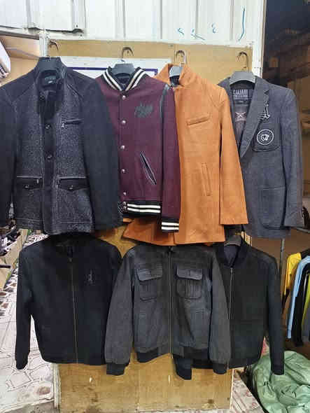 كوت رجالي باله
العنوان الماجديه شارع الملعب 
قرب السوق محل ابوذر 
***********
