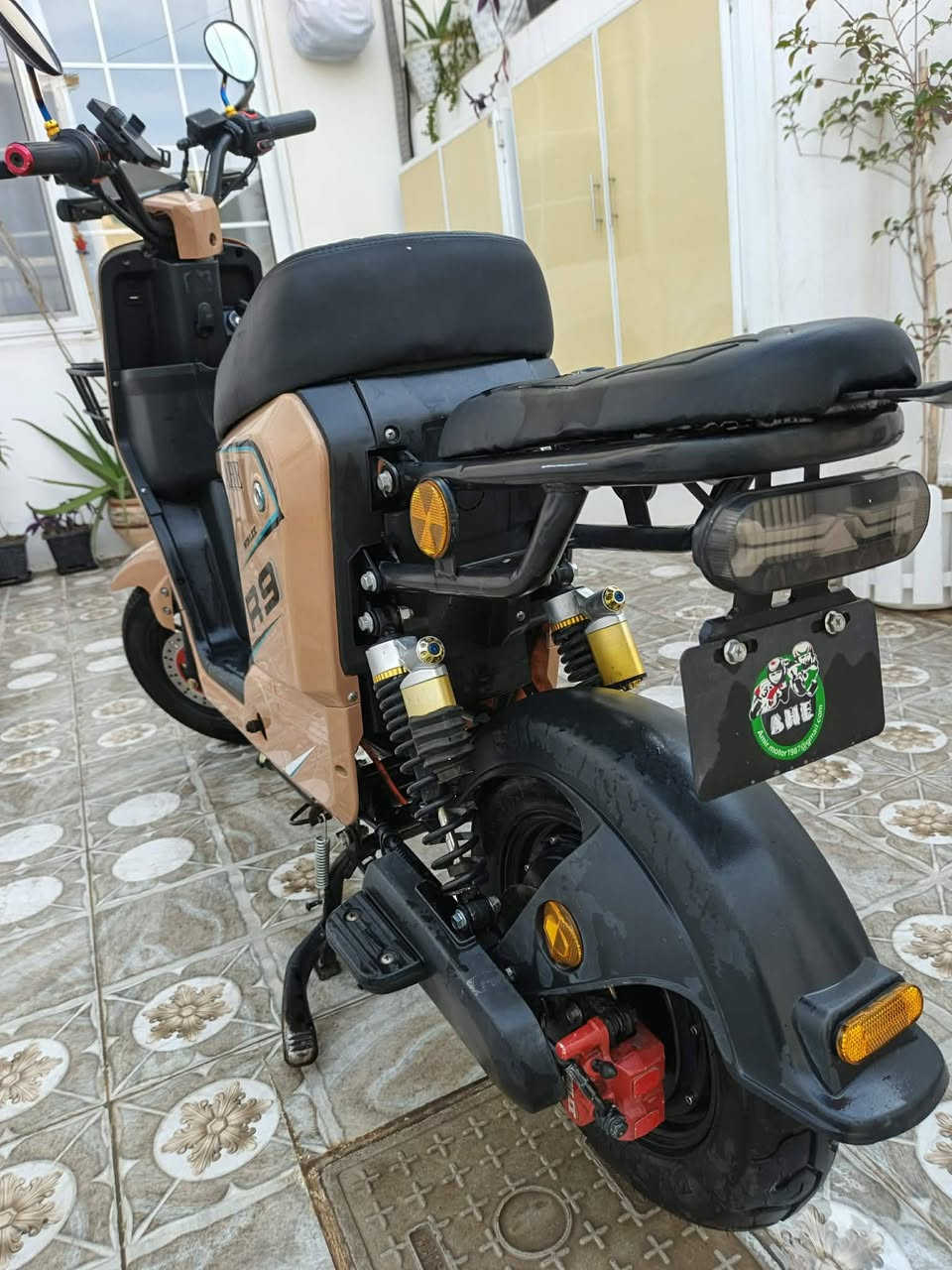 R9 سعر٤٥٠//   نظام باك //  5بطاريات//  نظافه فول//   *********** رقم//  وتساب
