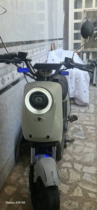 من رخصت الادمن للبيع دراجه شحن R9بطاريات 5حجم كبير.  نص عمر السعر 250و...