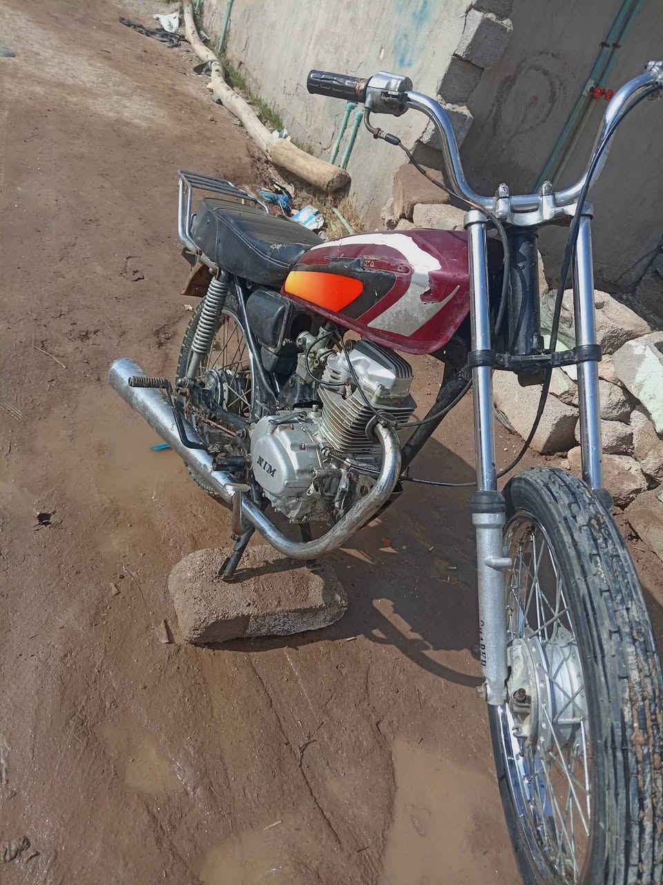 سلام عليكم دراجه كلك للبيع شغاله  سعرهه 200وبيه مجال قليل مكاني كوت قضاء الموفقيه ***********
