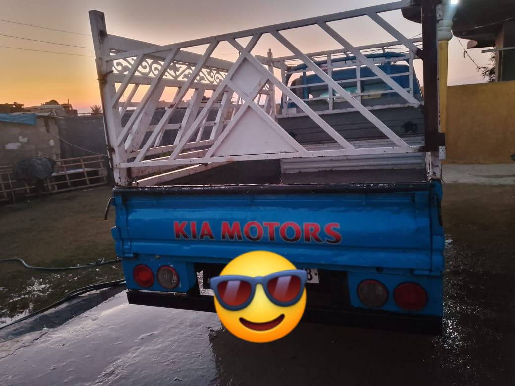 السلام عليكم كيا للبيع موديل 95 رقم انجليزي سياره بيسامينا اعرضها 65 وبيها مجال رقم ***********
