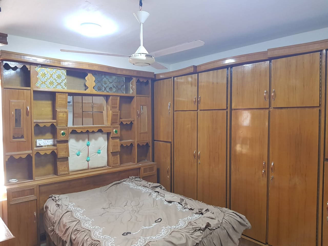 السلام عليكم غرفة اخشاب للبيع
مكان الغرفة الخالدية
السعر ٨٠٠ الف غرفة فر 

رقم 0783200440


**إذا كنت صاحب هذا الإعلان وتريد حذفه لأي سبب، رجاءا أرسل رسالة إلى الدعم الفني**