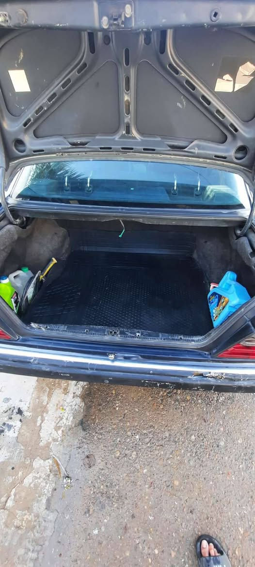 اسلام عليكم للبيع مارسيدس دب موديل 88 السياره بسمي قواعد نضاف
محرك بلادي 300 السياره تدفه تبريد شخال كشنات كهربائي خزن كهرباياته  علبلاد عده السلايت الماطور ضعيف وبيه خياس من يم جيه السدر بس عله كد مكان الجك السياره حلوه ونضيفه السعر 67 العنوان ديالى بلدروز  *********** بي واتساب
