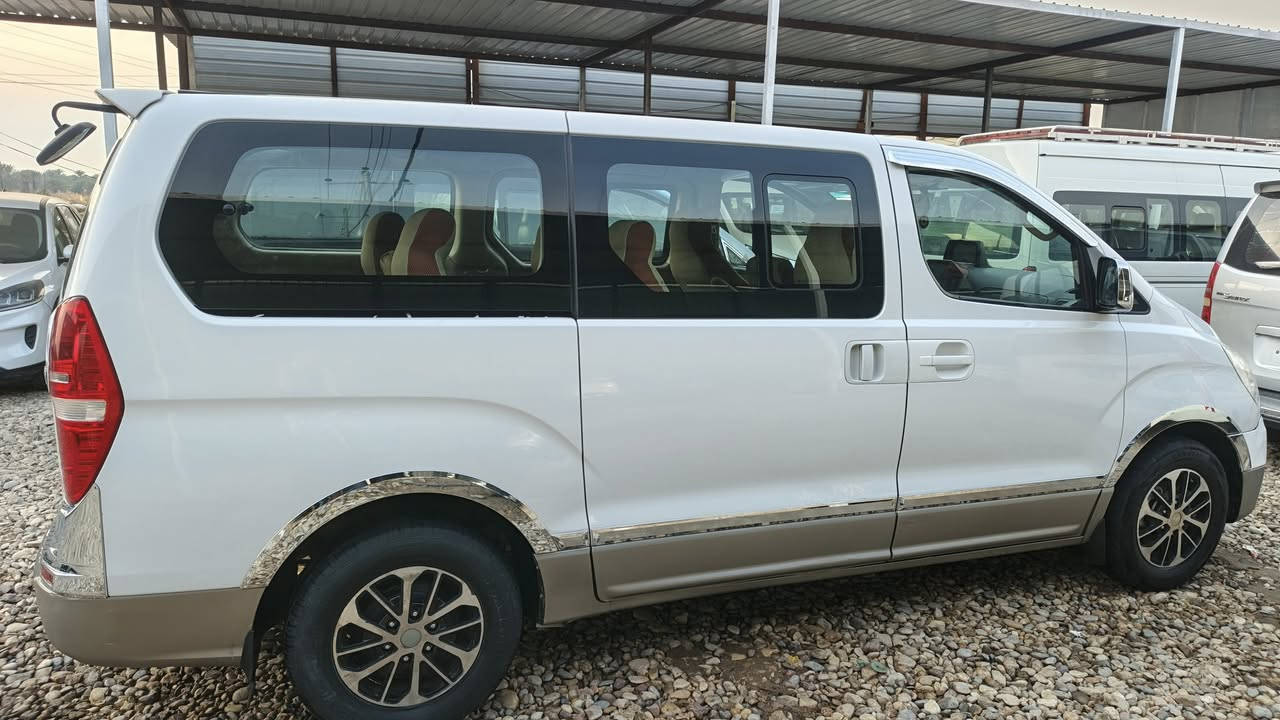 سلام عليكم
ستاركس 2018 مفتوح 
رقم بغداد انجليزي
سياره كارتون كارتون 👌🏻
 للبيع جاهزه مكينه 
كير حداديه تخم تاير تبريد
كفاله عامه بحالت الزيرو 
ماشي 140 الف 
مكينه بلاد لا بخار ولا تنقيص
*********** الاستفسار سيد كرار
