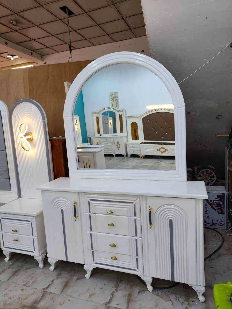 السلام عليكم توفر لدينا 3موديلات متوفر ه حاليا مسوي خصم بمناسبة ولادة الامام المهدي عجل الله فرجه ونشتغل حسب الطلب شغل عراقي تصميم تركي الغرف كولهه بلوك 18العنوان ناصريه ماعليك بس اتراسلنه وات ساب ***********بىدارة ابو علي ولدينا توصيل كافت المحافظات
