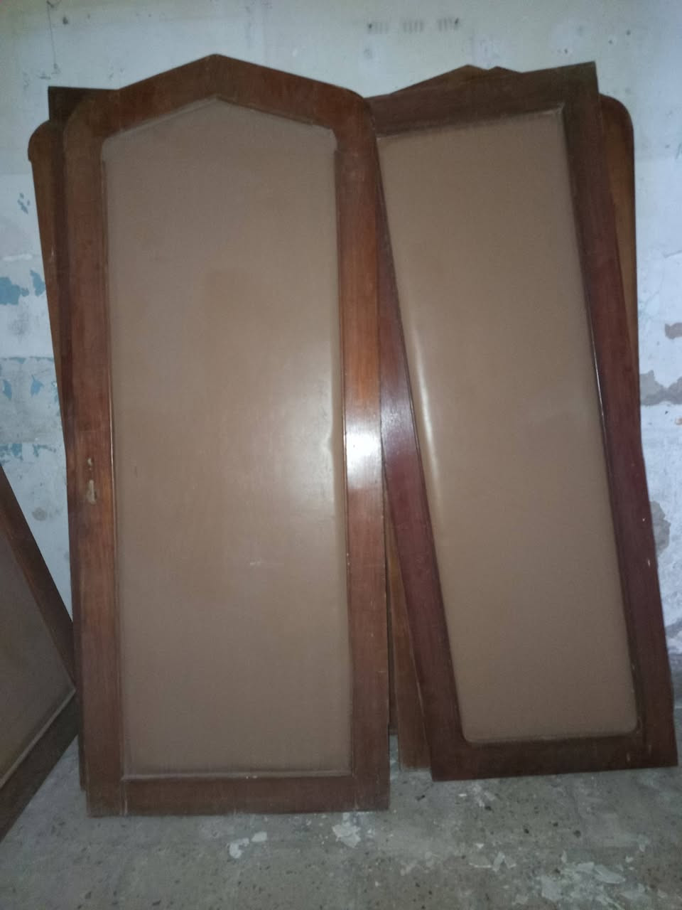باب عدد 12 شكلين
ارتفاع 122cm
عرض 87cm
سمك 4cm
ابيع شلع وحده 
السعر 200 الف وبي مجال 
المكان بغداد الدولعي
الرقم *********** بي واتساب
