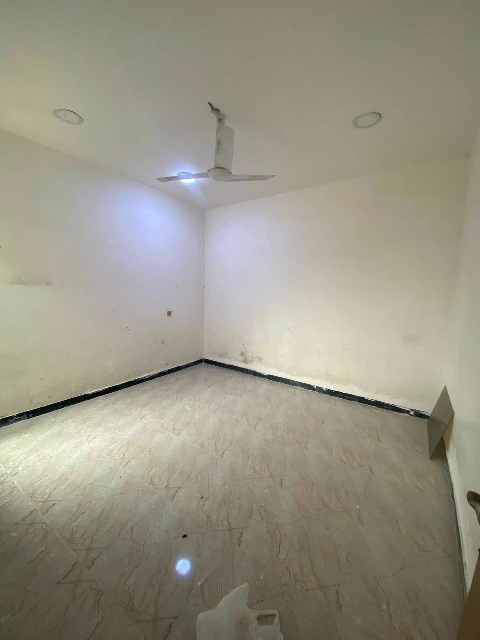 السلام عليكم 
بيت للبيع مساحة ١٢٠ متر واجهه ١٢ نزال ١٠
بيت كامل بناء  قبل سنتين تقريبا  
طابو زراعي سند ٢٥ مكاتبة واقرار من صاحب السند مباشر 
موقعه حلو قبل مجمع الحليم بعد  المجزرة قرب مدرسة النخبة الابتدائيه الاهلية 
بسعر مناسب 
للاستفسار   ***********
                  ***********
