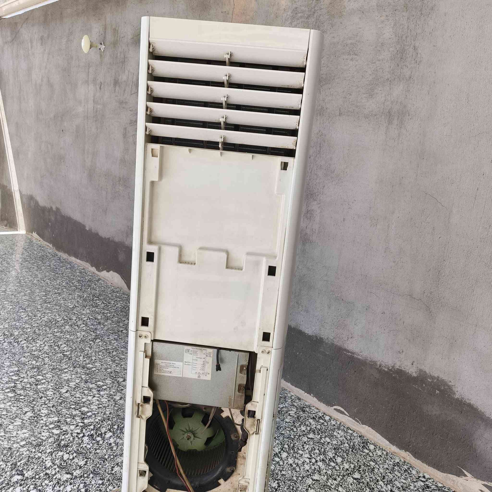 سبلت طنين وثلث قطعه داخليه كلش نضيفه شرط الفحص سعر ٢٠٥٠  المكان البصرة النشوة ***********
