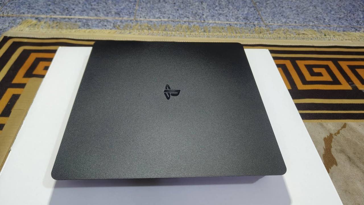 بلي 4 جديد لووك مهكر قرص يعمل اون لاين في حالت شلت القرص مع العاب فيفا 2025 بيس 2025 بيس2020 
جي تي اي.... ذاكرة 500 جوستك واحد اصلي كامل ملحقات الاصليه السعر 250 قفل قفل قفل ***********
