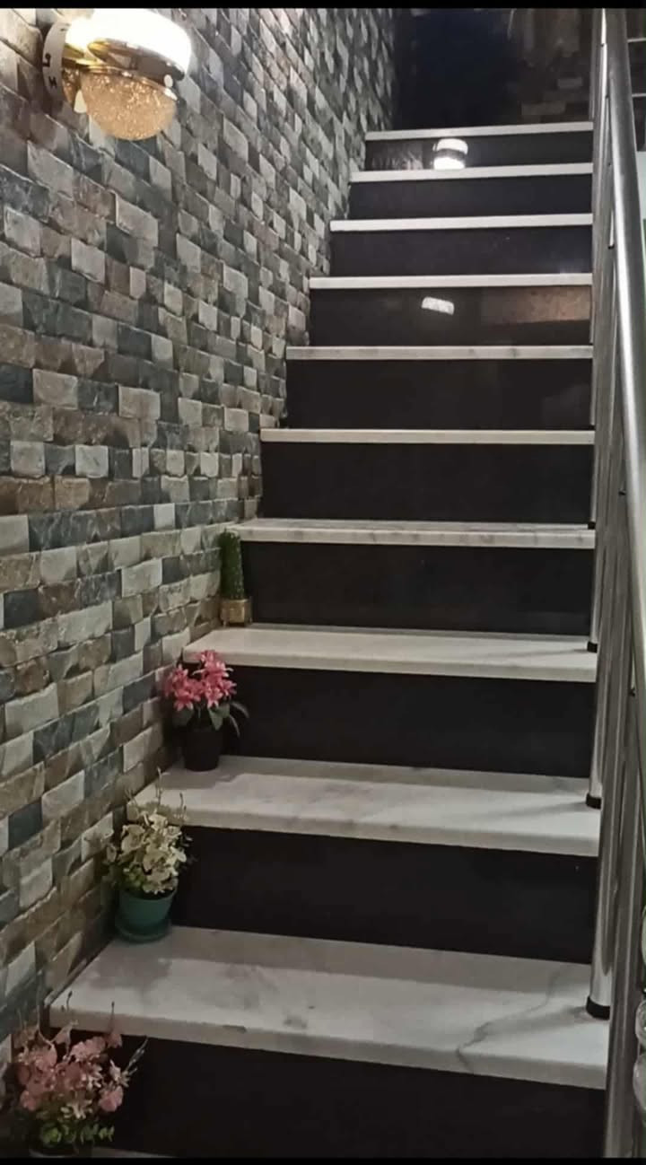 ⭕ دار للإيجار ⭕

🏡 دار سكنية بمساحة 100 متر
📍 البكرلي - قرب جامع سلمان المحمدي

✨ موقع مميز جداً✨

📞 للاستفسار أو لعرض عقار (طابو صرف، زراعي، تجاري، سكني، بيع أو إيجار) راسل الصفحة أو اتصل على:

☎️ ***********
📲اتصال + واتساب

📍 عنوان مكتب الثقة للعقار
 بابل - الحلة - الكرامه حي الحسين

🤝 ثقتكم أساس نجاحنا 🫆✨

#مكتب_الثقة_للعقار #عقارات_بابل #بابل #عقارات

