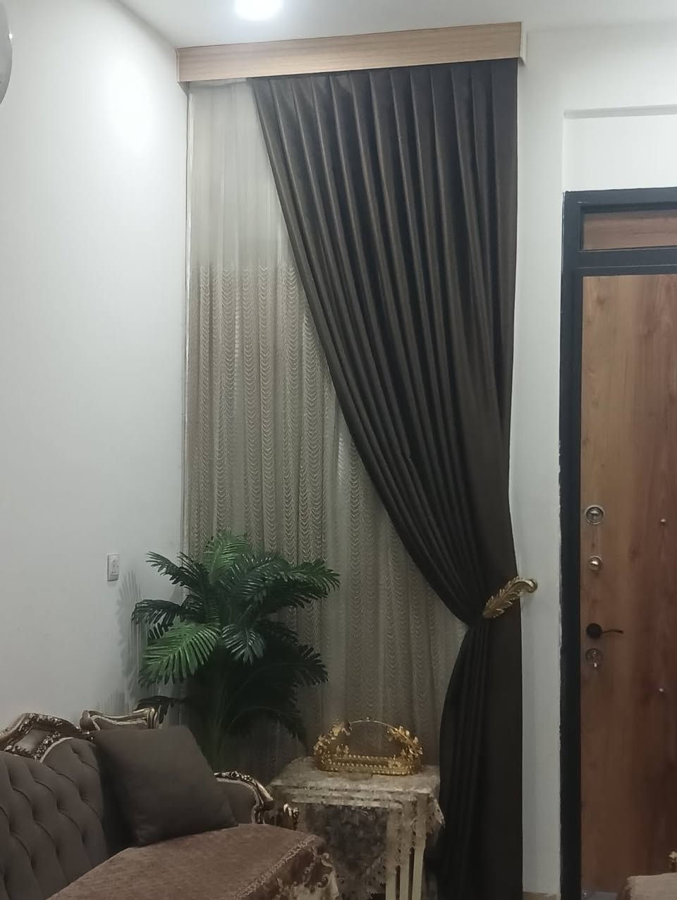 المساحه 80 متر
الواجها 4

النزال 20

البيت بناء حديث في البياع شارع 4 الثالثه سعر البيت

                          (275)  مليون وقابل للتفاوض 

للتواصل ع الارقم التالي 

***********

البيت يحتوي على طابقين ونص

الطابق الاول - استقال مطبع وغرفه وترك وخدمات صحيه 

الطابق الثاني - غرفتين وخدمات صحيه

نص طابق - يحتوي ع غرفه وصحيات + اكبالك الصطح هاي صور البيت بلكامل

