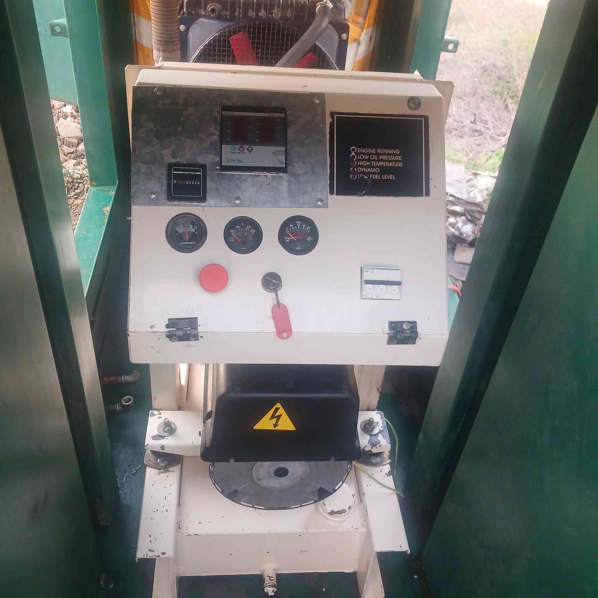 مولد لستر تبريد مياه ٣ سلندر 
مع كاتم ١٠٠/١٠٠
خزان مزوت  بطرية جديدة 
وصل لعندك ٣٣٠٠$ ٧٠٤٣٣١١٣


**إذا كنت صاحب هذا الإعلان وتريد حذفه لأي سبب، رجاءا أرسل رسالة إلى الدعم الفني**