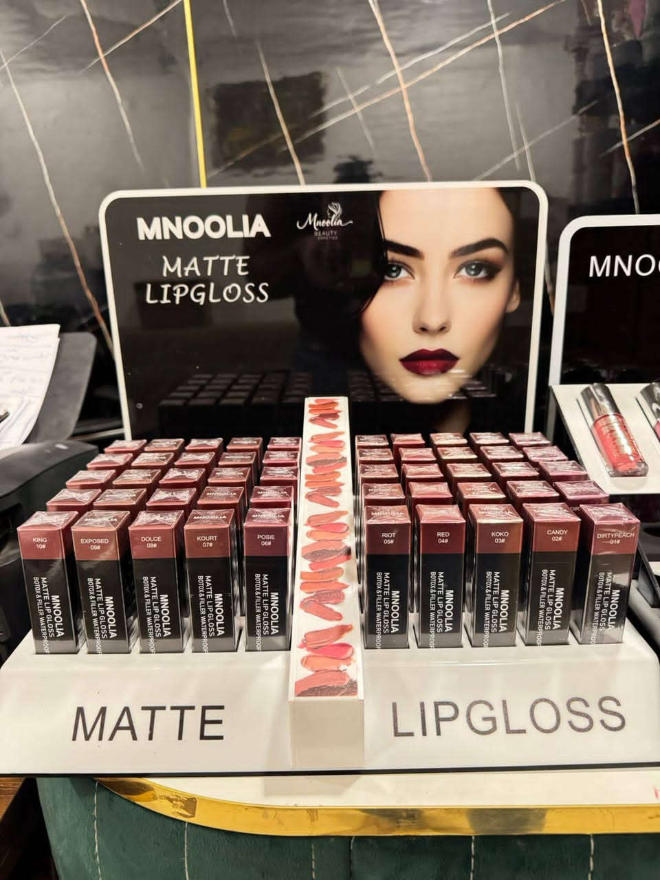 العنوان  بل فرع  مول الياقوته 
للتواصل  
***********
