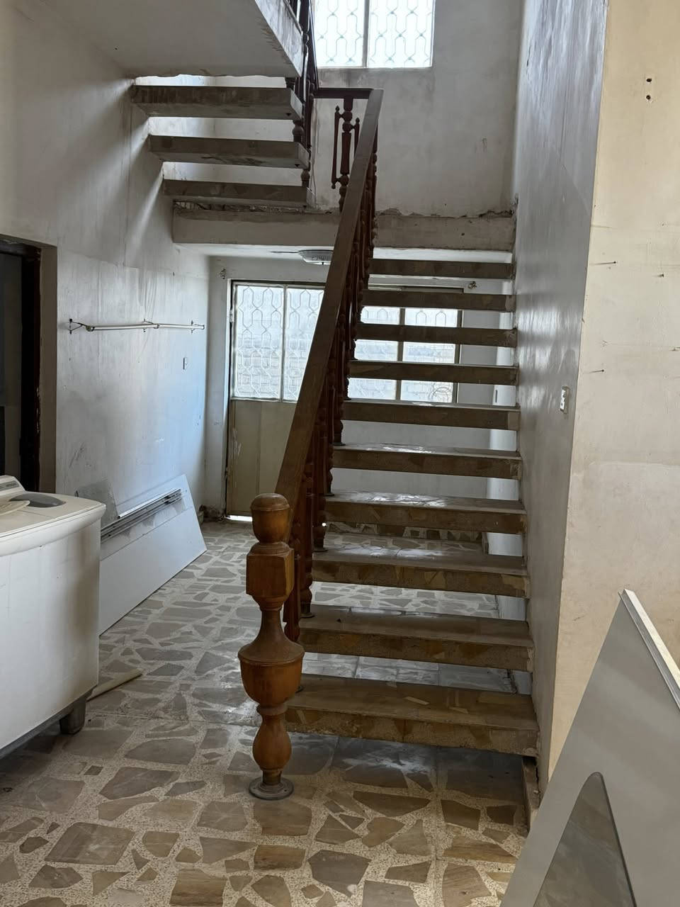 🏠 🏠 بيت للايجار 🏠 🏠 

👇الموقع
🏗️🏗️ام الخيل خلف جامع براهيم الخليل مجاور عيادات أونست الطبيه   

المساحة//٣٠٠

يحتوي على👇
استقبال➕صالة➕غرفتين ➕مجاميع صحية 

للاستفسار الاتصال على 
الارقام الضاهرة واتساب ☎️☎️

***********
***********

او مراجعة مكتب محمد الغانمي سايدين الجمهوري مقابل نادي الاتفاق الرياضي
