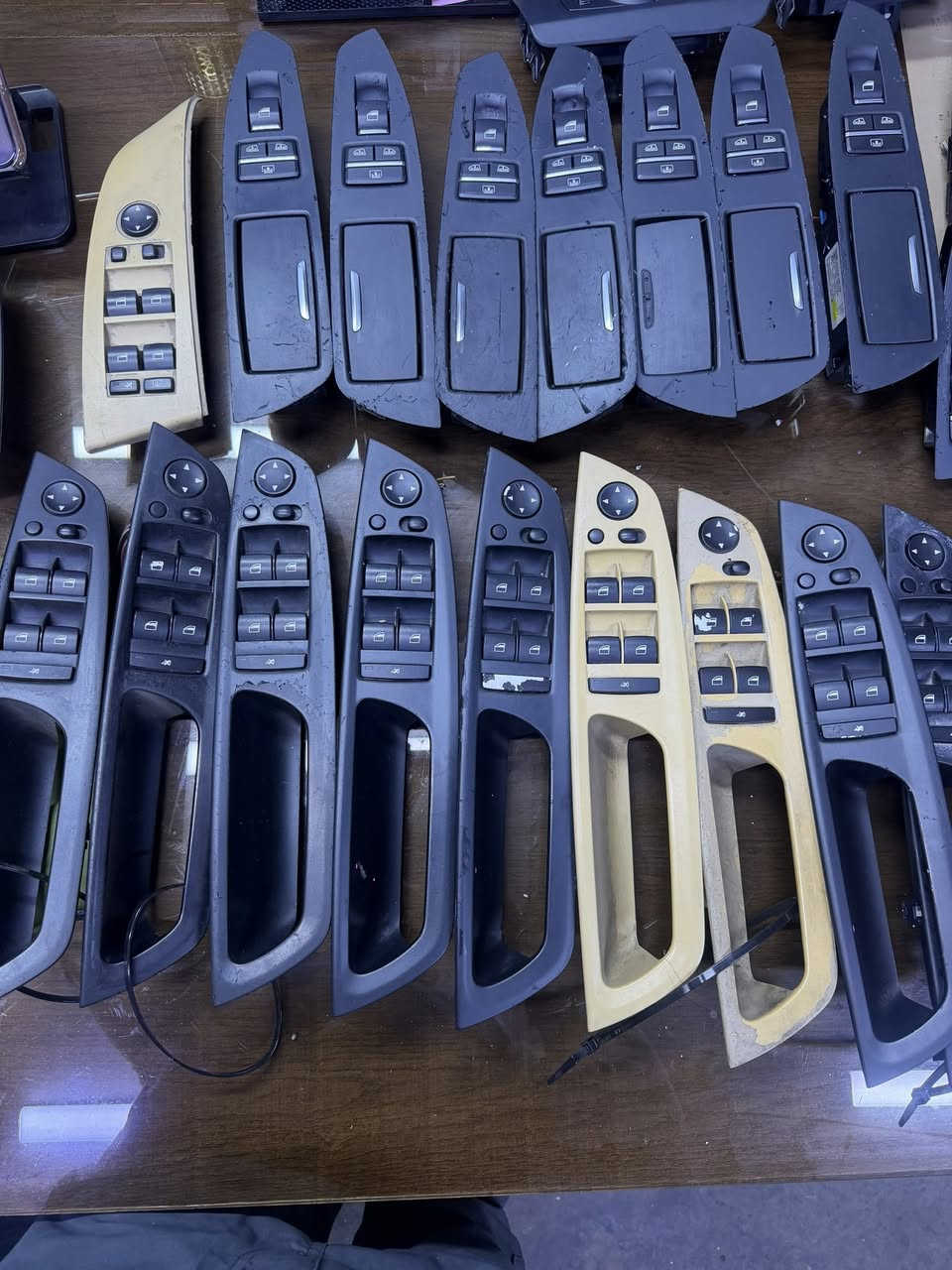 اسعد الله مسائكم بالخير والمحبه
كونترول منوع حديث Bmw E60 x5 

السعر اي قطعه 35000

للحجز والاستفسار الاتصال على الوات ساب 

*********** ابو جبل 

عنوان المحل بغداد مجمع مشن مجاور عبود ابو التبريد 

لوكيشن المحل فقط على الويز اكتب ادوات شيخ الجبل Bmw

خدمه التوصيل  متوفره
