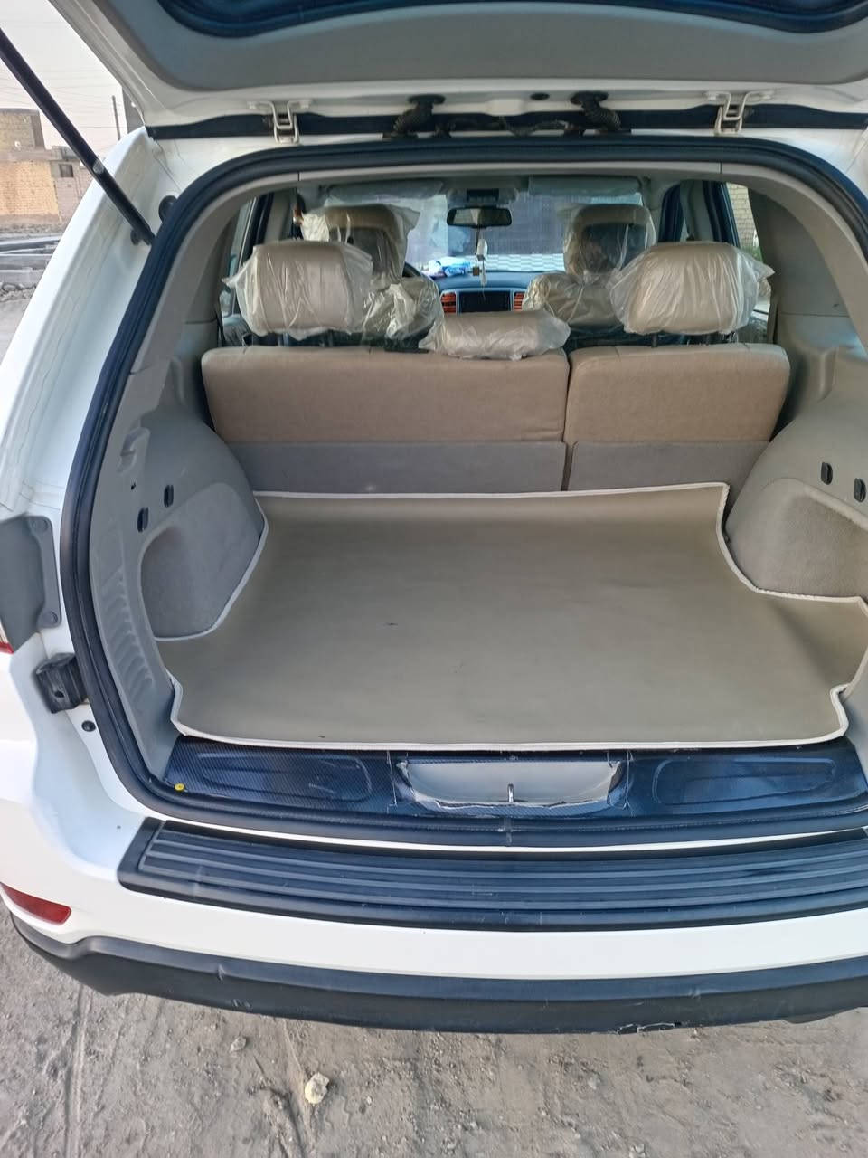 السلام عليكم سياره جيب لاريدو موديل ١٢ سياره جديده باكيت ماشيه ١٠٧تخم تايرات حداده كشر باكيت كير مكينه سياره تاخذ وتترحم اترايك لربيل مكفولة كفاله عامه ماعده صبغ إياب الخلفي أثر شخوط السونار موجودللسفسار***********زقم بغداد بسمي السياره رقم انكليزي سنويه مجدده٢٠٣٠ تريد وكاله أتريد تحويل
