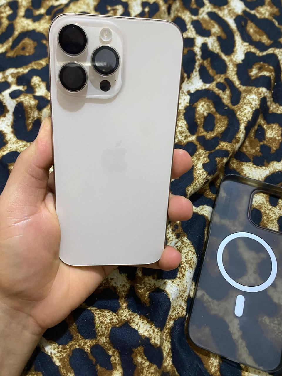 السعر(1350) وبي مجال قليل 

ايفون 16 برو ماكس ذاكرة(256)بطارية(95) تك سيمكارت نضافه(100‎%‎) جهاز مكفول من كلشي
*********** وتساب
