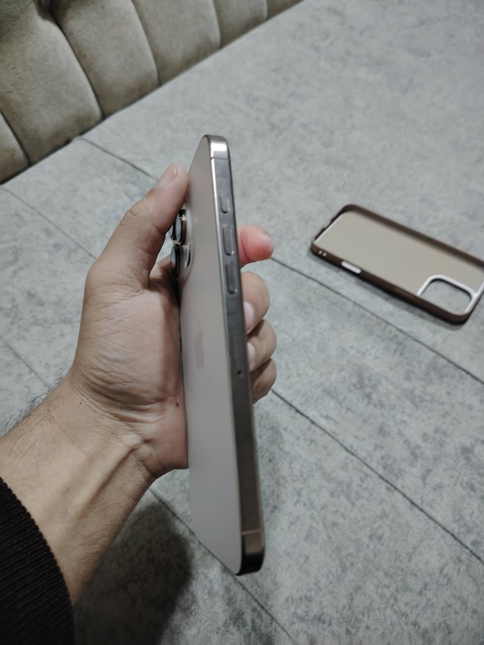 السلام عليكم جهاز ايفون 16 برو ماكس ذاكره 256 بطاريه 94  دبل خط نظيف شخط ما بي السعر 1400 وبي مجال بسيط متواجد خاص ***********
