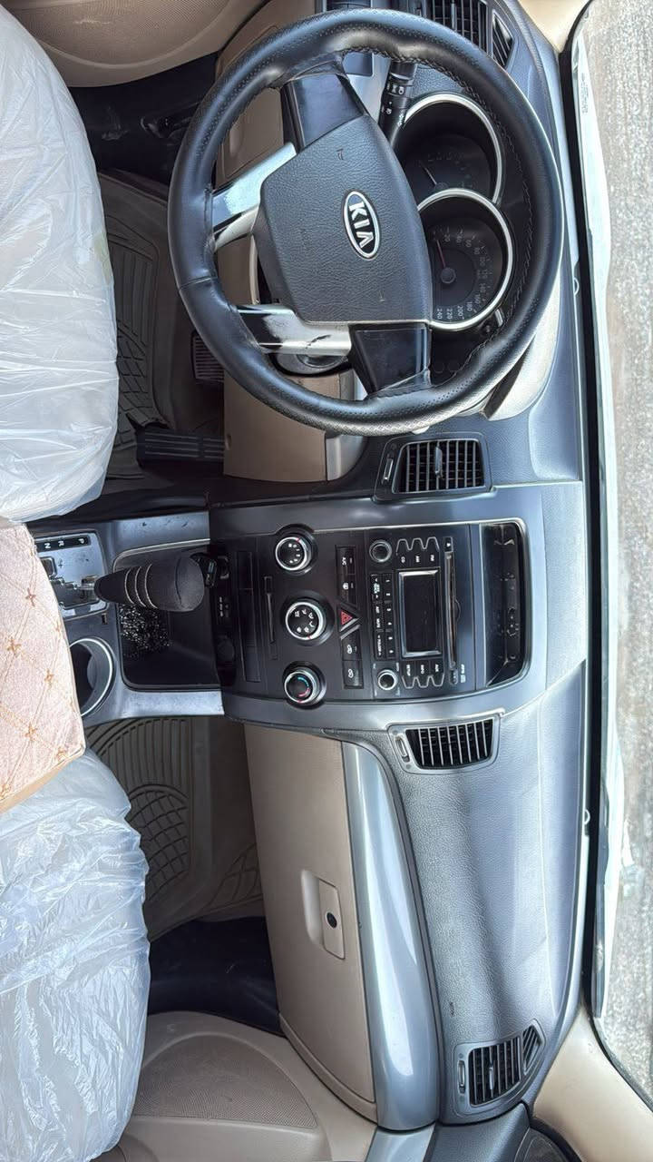 السلام عليكم
سورنتو موديل ٢٠١١ 
رقم اربيل دولي 
٧ راكب بيها جاملغ مصبوغ 
للاستفسار ***********
