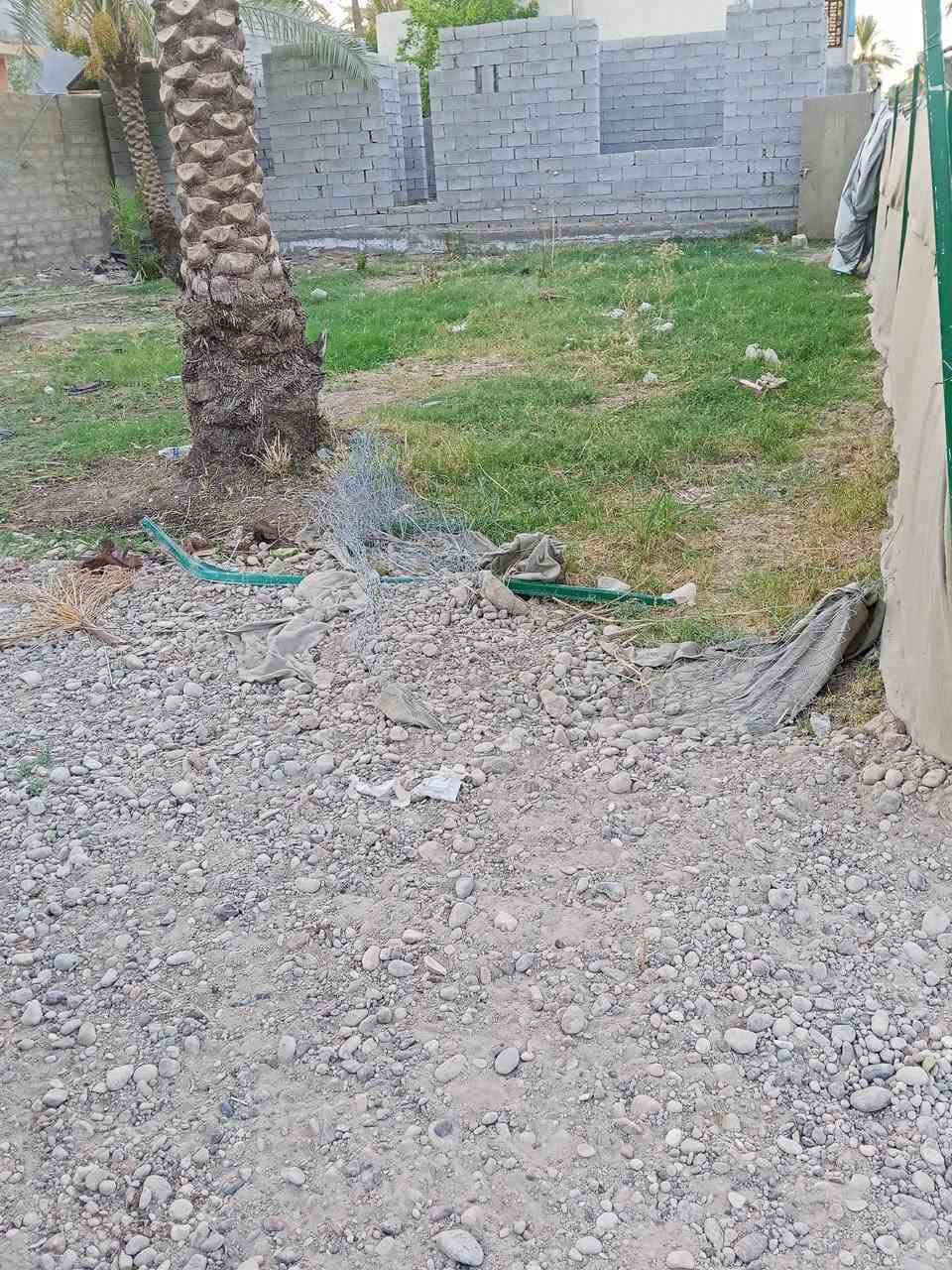 سلام عليكم توجد قطعه أرض للبيع مساحه 450 متر تحتوي على هيكل الواجه 14 ونزال 33 متر طابو زراعي سند25 العنوان بغداد الراشديه الاتصال على الرقم ***********
